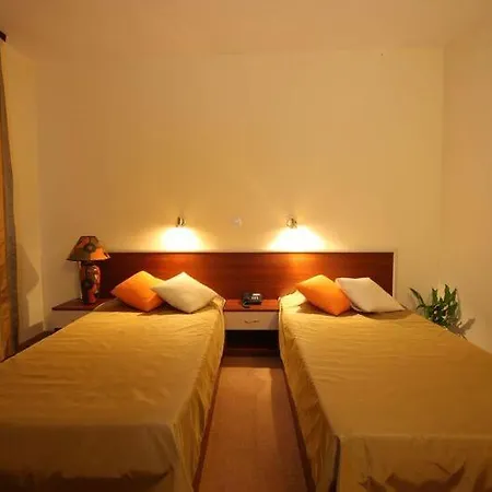 Veris Hotel 3*